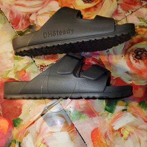 DH Steady Brand New Size 8.5 Wide Ultra Lightweight Flexible Buckle Strap Sandal